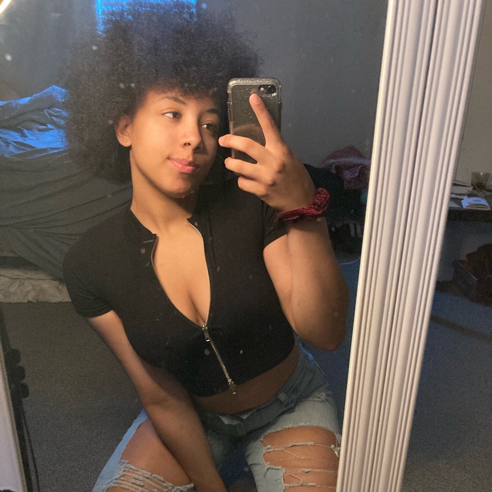 Meet your Posher, Ashaia